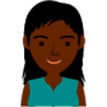 mulher negra com cabelos longos e cacheados de cor preta